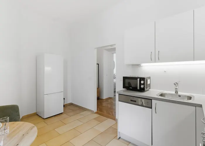 Bright - 3br - Fast Wifi - At Bus And Tram Station * Відень
