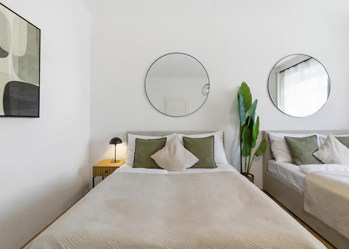 Апартаменти Bright - 3br - Fast Wifi - At Bus And Tram Station