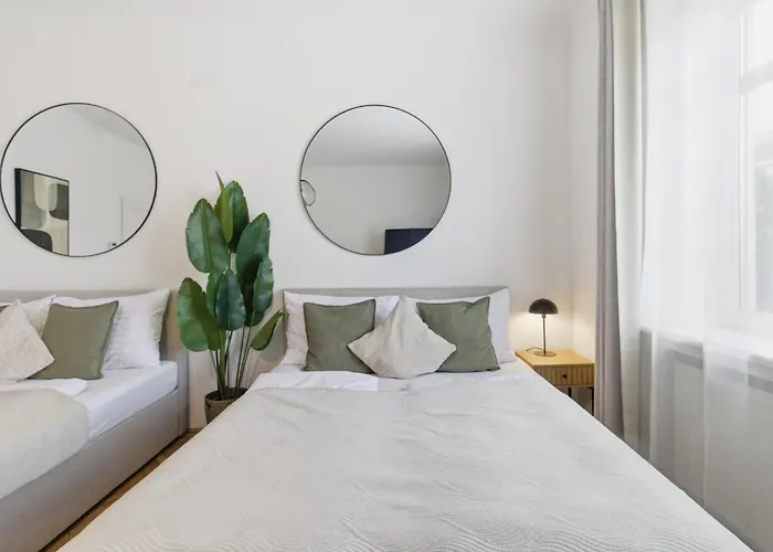 Апартаменти Bright - 3br - Fast Wifi - At Bus And Tram Station *