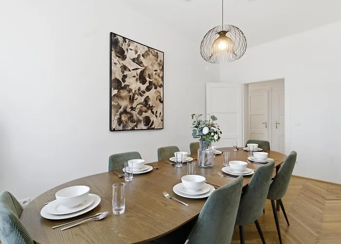 Апартаменти Bright - 3br - Fast Wifi - At Bus And Tram Station