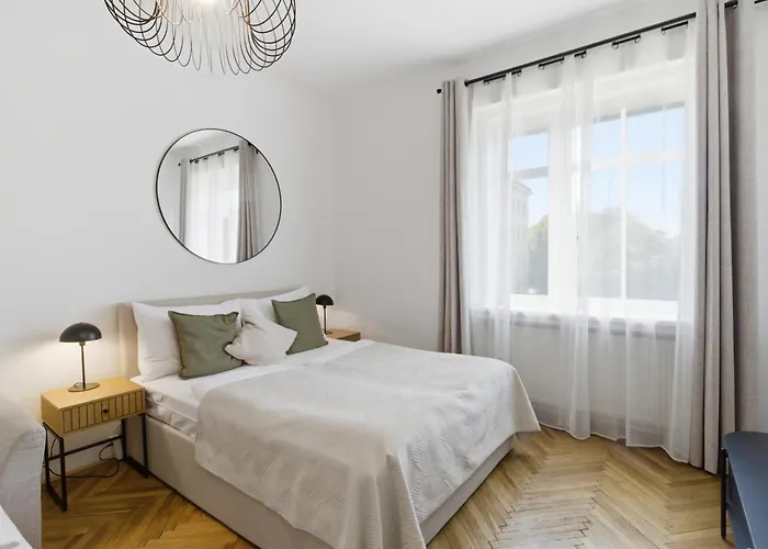 Apartman Bright - 3br - Fast Wifi - At Bus And Tram Station